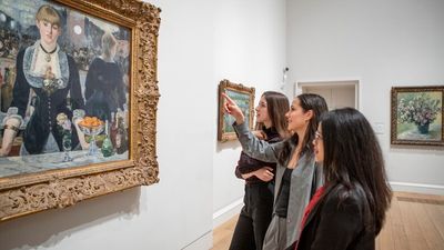 Students study Édouard Manet’s A Bar at the Folies-Bergère (1882) at The Courtauld Gallery at Somerset House.