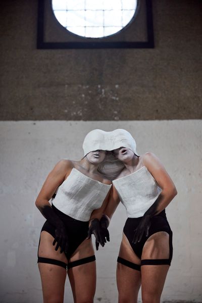 Fani Parali, Aoynx and Drepan (performed by Sophie Brain and Rachel Porter) (2000).