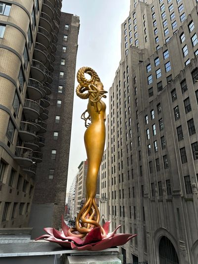 Shahzia Sikander, NOW (2023). Patinated bronze. 247.7 x 124.5 x 124.5 cm. Exhibition view: Havah... to breathe, air, life, rooftop of the courthouse of the Appellate Division of the New York State Supreme Court, New York (17 January–4 June 2023).