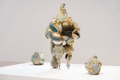 Yeesookyung, Translated vase (2016–2023). Ceramic shards, epoxy, 24 karat gold leaf. 11 pieces, various sizes.
