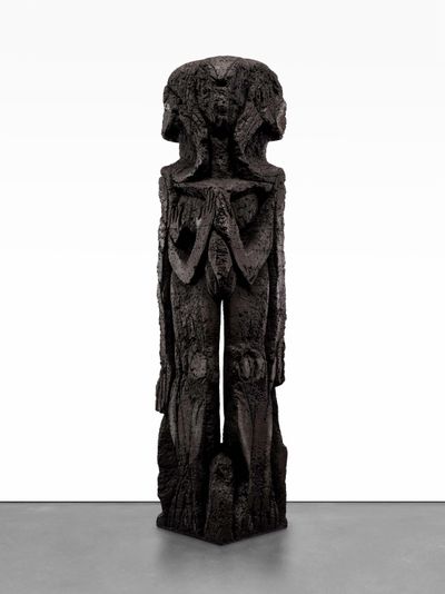 Huma Bhabha, Maybe Nothing Maybe Everything (2024). Patinated bronze. 219.7 x 45.7 x 48.3 cm.