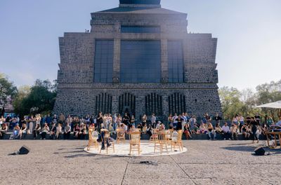 Performance view: Bárbara Sánchez-Kane, Aguas Frescas, Museo Anahuacalli, Mexico City (29 March 2025). With collaborators Ariane Pellicer, Ximena Escalante, Alejandra Farah, Ana G Zambrano, and Diles que no me maten; sound by Dario Afb and Enrique Arriaga. Co-commission with MUDAM.