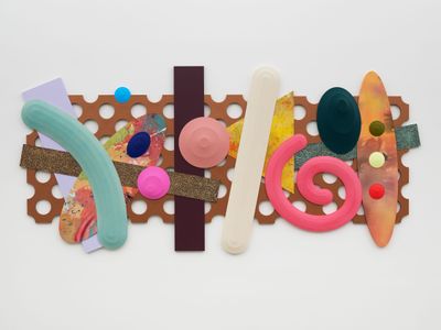乔希·斯博林，《油炸天堂》（Fried Paradise），2020。布面丙烯、板上丙烯、板上瓷釉，150× 320cm。图片提供：艺术家与贝浩登。摄影：Farzad Owrang。