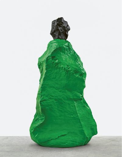 Ugo Rondinone, black and green nun (2020). Painted bronze. 300 x 96.2 x 160.5 cm.