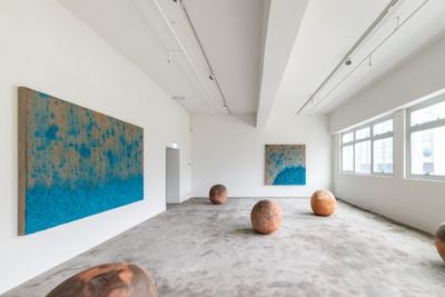 Exhibition view: Bosco Sodi, A Thousand Li of Rivers and Mountains, Axel Vervoordt Gallery, Hong Kong (13 February–5 September 2020). ©