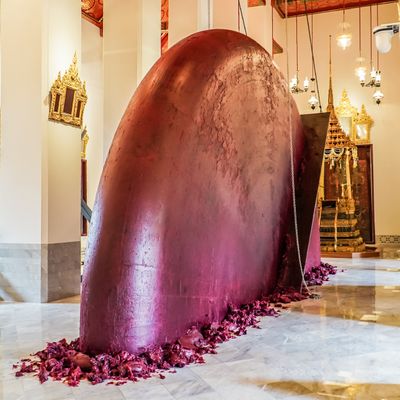 Anish Kapoor, Push Pull II (2008–2009). Steel, wax, and oil-based paint. 500 x 895 x 90 cm. Exhibition view: Escape Routes, Bangkok Art Biennale, Wat Pho (29 October 2020–31 January 2021).