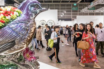Jeff Koons, Bluebird Planter (2010–2016). Exhibition view: David Zwirner, Art Basel Hong Kong (29–31 March 2018).