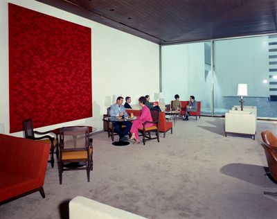 Anni Albers's tapestry Camino Real in the Lobby Bar at Camino Real hotel (1968). © Armando Salas Portugal © 2018 The Josef and Anni Albers Foundation/Artists Rights Society (ARS), New York. Photo: Armando Salas Portugal.