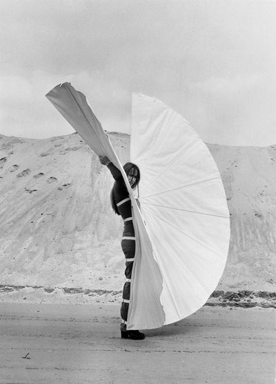 Rebecca Horn, White Body Fan (1972). Courtesy Rebecca Horn Collection.