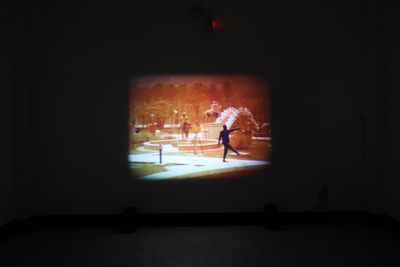 姚瑞中，《历史幽魂》，2007。展览现场："姚瑞中个展：犬儒共和国"，空总台湾当代文化试验场，台北（2020年5月1日至7月5日）。图片提供：艺术家。