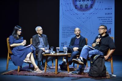 From left to right: Mona Liem, Dr. Wiyu Wahono, Aaron Seeto, and Nirwan Dewanto, Symposium: How To Display New Media Art in Collection, Media Art Globale 2019: TransHuman Code, Komunitas Salihara, Jakarta (9 August–1 September 2019).
