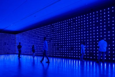 Tatsuo Miyajima, Mega Death (1999/2016). LED, IC, electric wire and infrared sensor. Dimensions variable. Domus Collection. Exhibition view: Minimalism: Space. Light. Object., National Gallery Singapore (16 November 2018–14 April 2019). © Domus Collection and Tatsuo Miyajima. Photo: National Gallery Singapore.