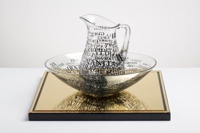 Regina Silveira, Matar a Sede (2018). Glass on porcelain. 21 x 36 cm; 33 x 39 x 39 cm. Courtesy the artist and Luciana Brito.
