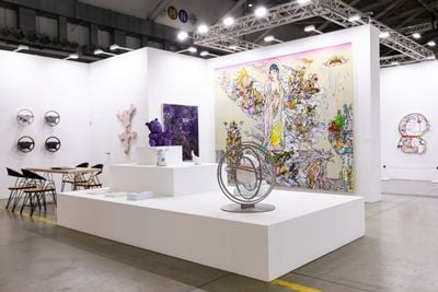 Sculptures by Daniel Arsham foregrounding works Takashi Murakami at Perrotin, Taipei Dangdai (18–20 January 2019).