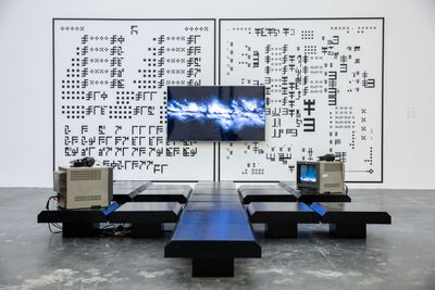 徐世琪，"宇宙急Call"，2019。展览现场："紧急中的沉思"，UCCA尤伦斯当代艺术中心，北京（2020年5月21日至8月30日）。图片提供：UCCA尤伦斯当代艺术中心。