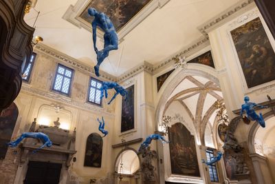 Exhibition view: Ugo Rondinone, burn shine fly, Scuola Grande San Giovanni Evangelista, Venice (20 April–17 September 2022).