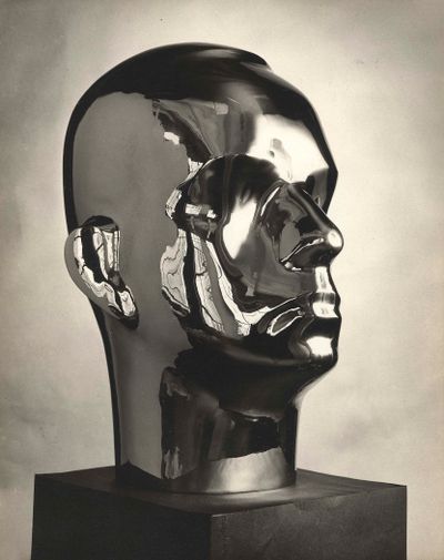 Isamu Noguchi, R. Buckminster Fuller (1929). Bronze, chrome plate. 33.7 x 20 x 25.4 cm.