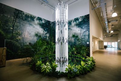 Bo Wang, Fountain of Interiors (2022). Rebar column, fluorescent tubes, mirror base, and potted plants. Dimensions variable. Exhibition view: Lonely Vectors, Gallery 1, Singapore Art Museum, Tanjong Pagar Distripark, Singapore (3 June–4 September 2022).