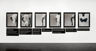 Lorna Simpson, Gestures and Reenactments (1985). Six silver gelatin prints, seven engraved text plaques, unique. 145.1 x 708 cm overall; 122.6 x 99.7 cm each. Collection of Raymond Learsy. © Lorna Simpson.