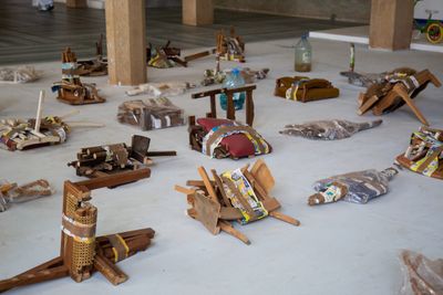 Jeanne Kamptchouang, Abattis (2019–2022). Installation. 34 chairs, 8 studs. Exhibition view: Ĩ NDAFFA # – Forger – Out of the fire, Dakar Biennale 2022 (19 May–21 June 2022).