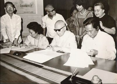 Signing of the deed of donation in 1978. Image from the Vargas Archives.