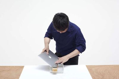 Shimabuku, Sharpening a MacBook Air (2015). H.D. video with sound and MacBook Air with handle. 2 min, 6 sec. Collection Silvia Fiorucci Roman, Monaco.