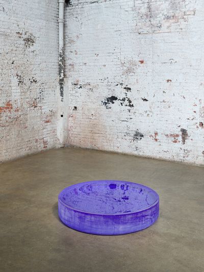 Roni Horn, Untitled ("The heart of a blue whale is the size of a car.") (2021–2022). Solid cast glass with as-cast surfaces. 24.1 x 132.1 cm. © Roni Horn.