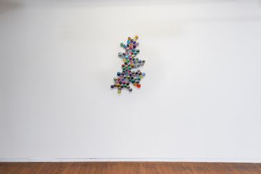 Exhibition view, Jim Lambie, Wild Is The Wind, Roslyn Oxley9 Gallery, Sydney (October 30 – November 23, 2019); Photo: Luis Power