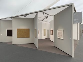 Exhibition view: Kukje Gallery & Mazzoleni Art booth C10 at Frieze London 2021 (13–17 October 2021). Courtesy Kukje Gallery. Photo: Sebastiano Pellion di Persano.