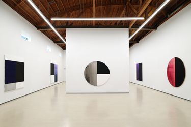 Exhibition view: Callum Innes, Turn, Sean Kelly, Los Angeles (16 March–4 May 2024). Courtesy Sean Kelly. Photo: Brica Wilcox.