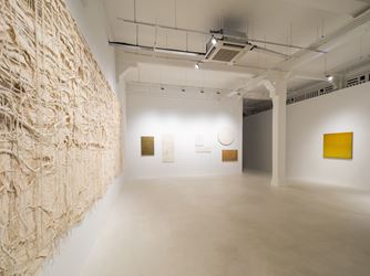 Exhibition view: Lingering Manifestations, Pearl Lam Galleries, Gillman Barracks, Singapore (29 April-1 July 2018). Courtesy Pearl Lam Galleries.