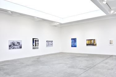 Exhibition view: James Welling, The Earth, the Temple and the Gods, Galerie Marian Goodman, Paris (24 January–14 March 2020). Courtesy Galerie Marian Goodman.