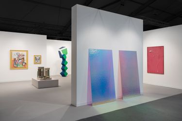Booth view: Esther Schipper, Frieze London (2022). Courtesy the artists and Esther Schipper, Berlin. Photo © Andrea Rossetti.