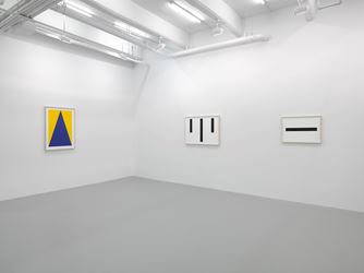 Exhibition view: Carmen Herrera, Paintings on Paper, Lisson Gallery, New York (3 May–10 June 2017). Courtesy Lisson Gallery, New York.