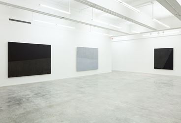 Park Seo-Bo, Ecriture: Black and White, 2016, Exhibition view at Tina Kim Gallery, New York. Courtesy of Tina Kim Gallery.