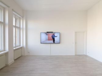 Installation Dave McKenzie: AEIOU, Galerie Barbara Wien, Berlin, 2023