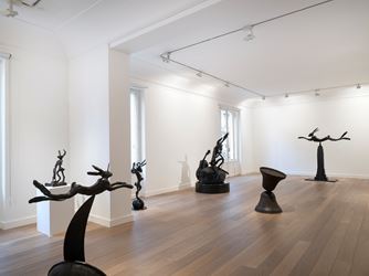 Exhibition view: Barry Flanagan, Solutions imaginaires, Galerie Lelong & Co., 13 Rue de Téhéran, Paris (14 March–11 May 2019). Courtesy Galerie Lelong & Co., Paris.