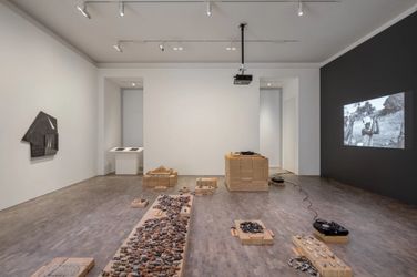 Exhibition view: Group Exhibition, Living with Ghosts, Pace Gallery, London (8 July–5 August 2022). Courtesy Pace Gallery.