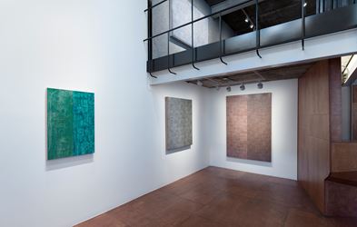 Exhibition view: McArthur Binion, Hand:Work:II, Lehmann Maupin, Seoul (24 May–13 July 2019). Courtesy the artist and Lehmann Maupin, New York, Hong Kong, and Seoul.