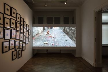 Exhibition view: Fatoş İrwen, Sûr, Zilberman Gallery, Berlin (16 February–15 April 2023). Photo: Chroma. Courtesy Zilberman Gallery.