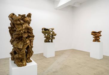 Exhibition view: Tony Cragg, Incidents, Marian Goodman Gallery, New York (28 October–28 December 2022). Courtesy Marian Goodman Gallery.
