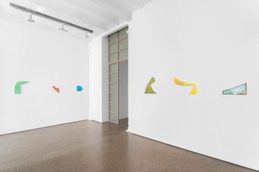 Exhibition view: Richard Tuttle, 18 x 24, Galerie Greta Meert, Brussels (7 September–21 October 2023). Courtesy the artist and Galerie Greta Meert.