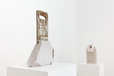 Exhibition view: Eloise Kirk, Garden Sculptures, Gallery 9, Sydney (28 September–29 October 2022). Courtesy Gallery 9.