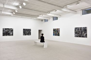 Exhibition view: Julie Mehretu, Marian Goodman Gallery, Paris (2 April–14 May 2022). Courtesy Marian Goodman Gallery.   