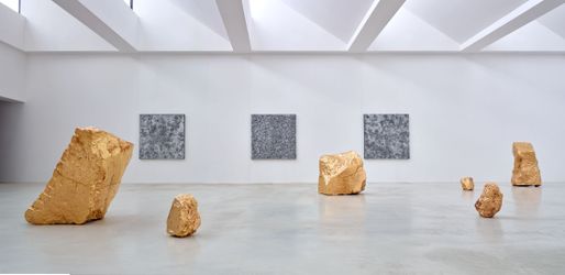 Exhibition view: Bosco Sodi, Yügen II, Axel Vervoordt Gallery, Antwerp (22 September–17 October 2020). Courtesy Axel Vervoordt Gallery.