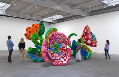 Exhibition view: Yayoi Kusama, I Spend Each Day Embracing Flowers, David Zwirner, New York (11 May–21 July 2023). © YAYOI KUSAMA. Courtesy David Zwirner.