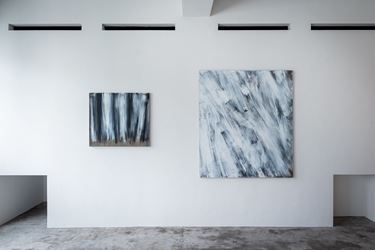 Exhibition view: Raimund Girke, The Silent Balance, Axel Vervoordt Gallery, Hong Kong (15 June–28 September 2019). Courtesy Axel Vervoordt Gallery. Photo: © Jan Liégeois.