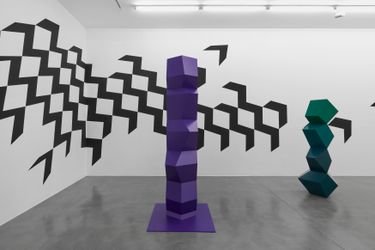 Angela Bulloch, Heavy Metal Stack of Three: Krypton Griffin (2021). Stainless steel, paint, 159 x 80 x 50 cm. © Angela Bulloch. Courtesy the artist and Simon Lee Gallery. 
