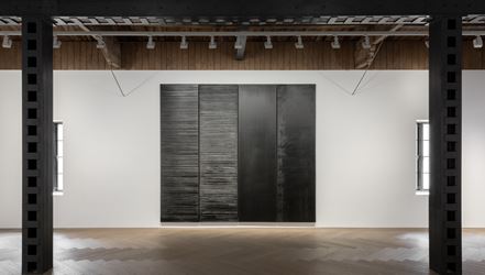 Exhibition view: Pierre Soulages, Perrotin, Shanghai (5 November–28 December 2019). © Pierre Soulages / ADAGP, Paris, 2019. Courtesy the artist and Perrotin. Photo: Ringo Cheung.
