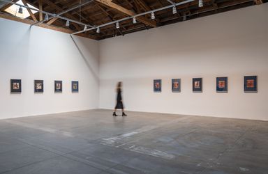 Exhibition view: Lorna Simpson, Everrrything, Hauser & Wirth Los Angeles, (14 September 2021–9 January 2022). © Lorna Simpson Courtesy the artist and Hauser & Wirth. Photo: James Wang.